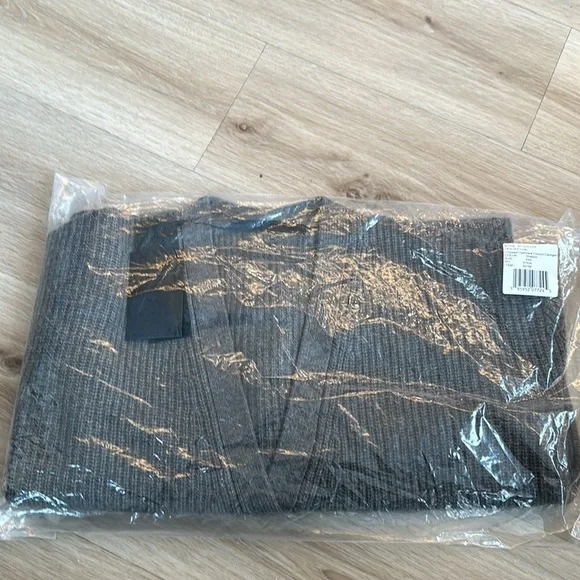 JENNI KAYNE
Cropped Cashmere Cocoon Cardigan new color  Seasonal:Shadow - Picture 6 of 12